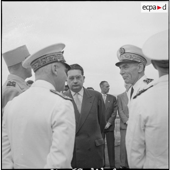 Cérémonie militaire au Monument aux marins algériens morts pour la France. [Description en cours]