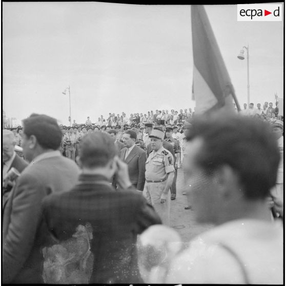 Cérémonie militaire au Monument aux marins algériens morts pour la France. [Description en cours]