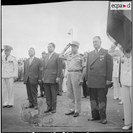 Cérémonie militaire au Monument aux marins algériens morts pour la France. [Description en cours]