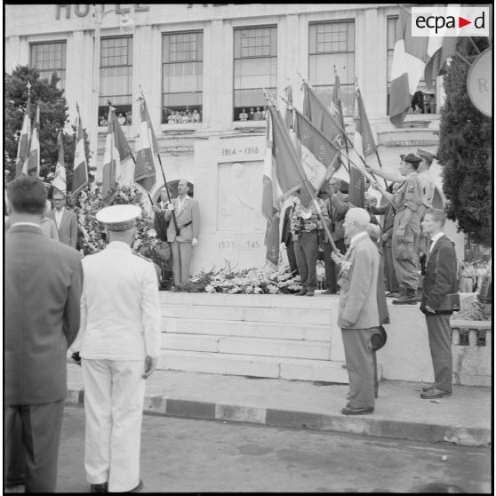 Cérémonie militaire au Monument aux marins algériens morts pour la France. [Description en cours]