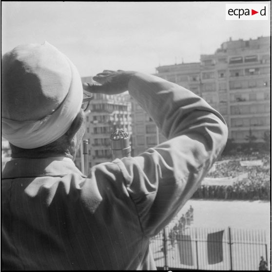 Manifestation en faveur de l'Algérie française à Alger. [Description en cours]