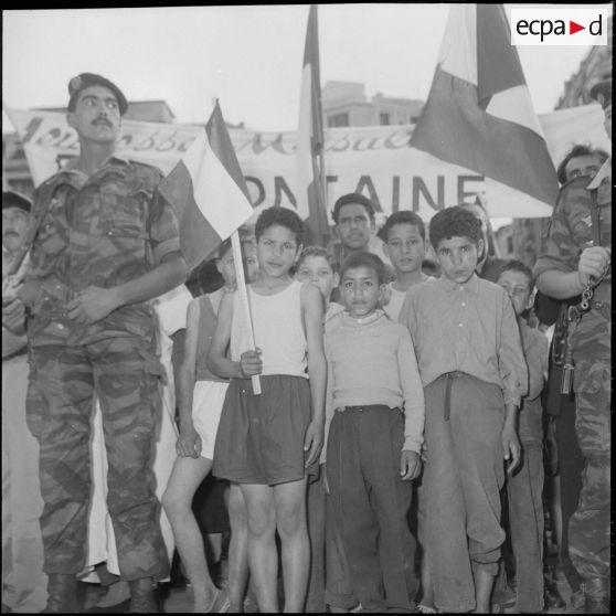 [Manifestation en faveur de l'Algérie française]. [Description en cours]