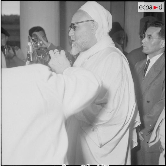 [Manifestation en faveur de l'Algérie française et discours du Comité du salut public]. [Description en cours]