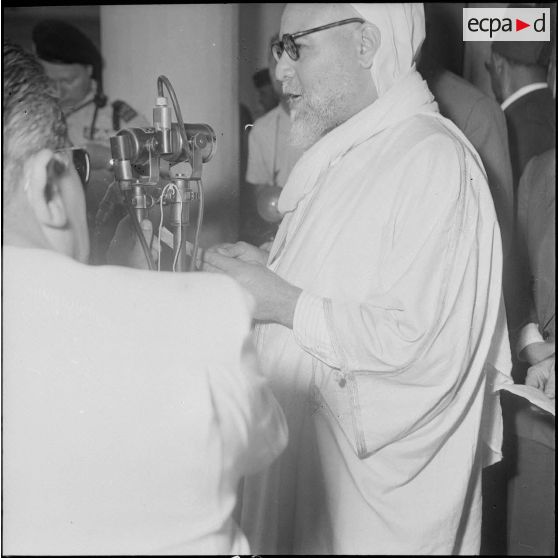 [Manifestation en faveur de l'Algérie française et discours du Comité du salut public]. [Description en cours]