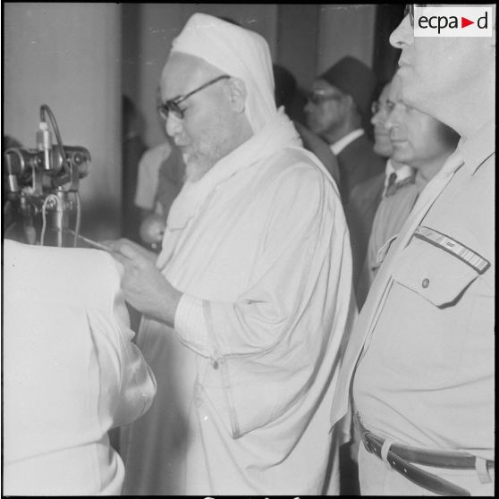 [Manifestation en faveur de l'Algérie française et discours du Comité du salut public]. [Description en cours]