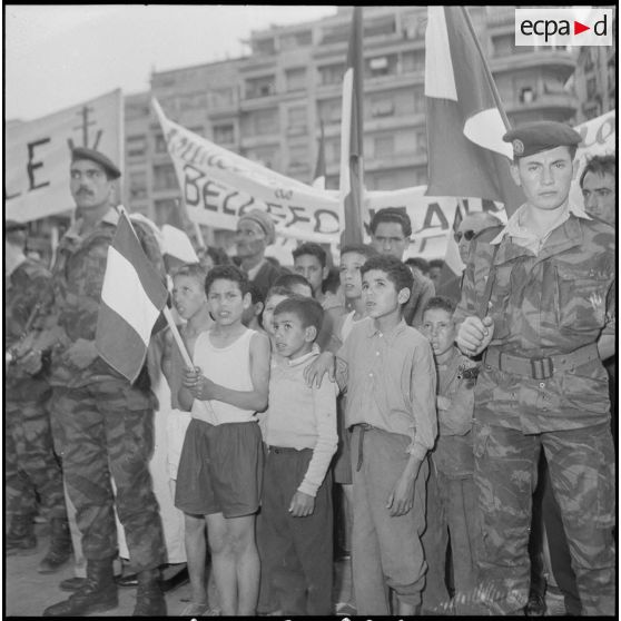 [Manifestation en faveur de l'Algérie française]. [Description en cours]
