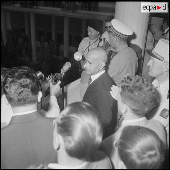 [Manifestation en faveur de l'Algérie française et discours du Comité du salut public]. [Description en cours]