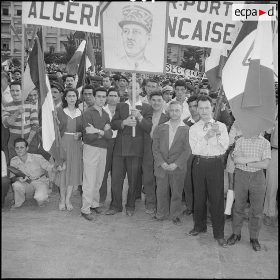 [Manifestation en faveur de l'Algérie française]. [Description en cours]
