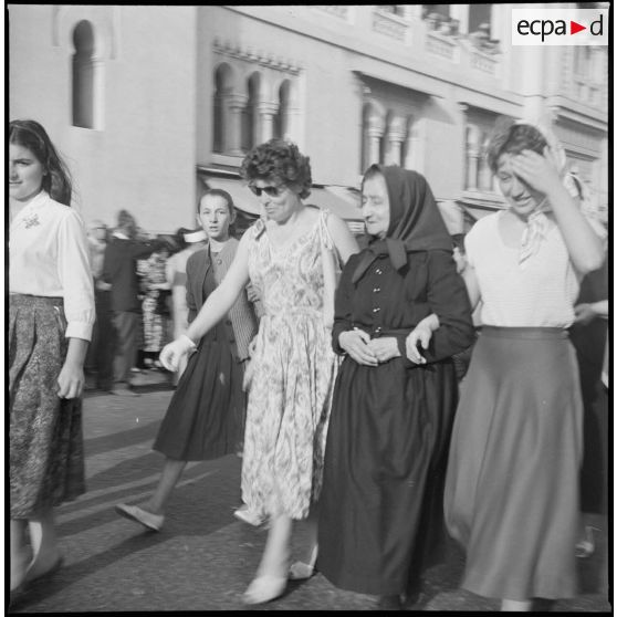 Manifestation d'association de province française à Alger. [Description en cours]