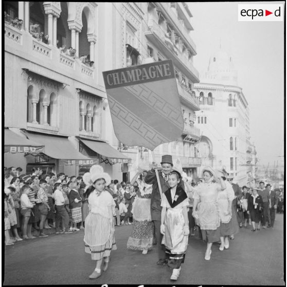 Manifestation d'association de province française à Alger. [Description en cours]