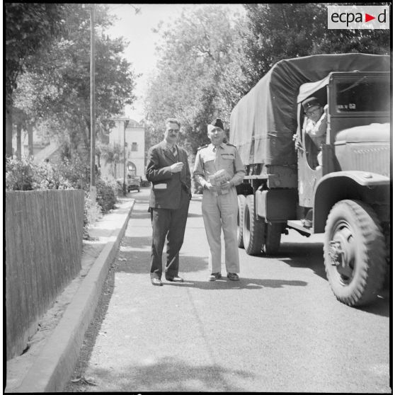 Libération de détenus du camp de Ben Aknoun. [Description en cours]