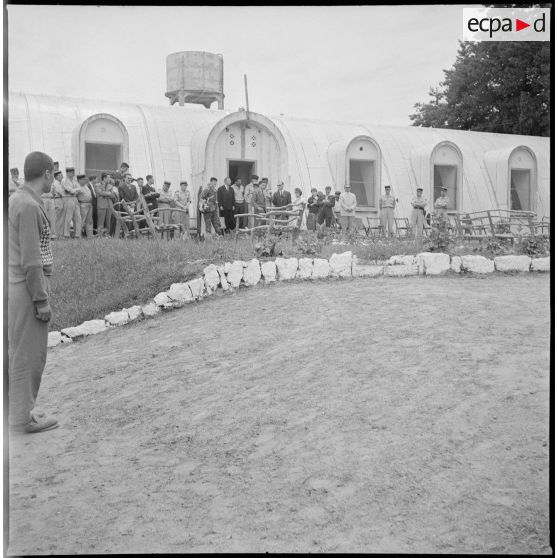 Libération de détenus du camp de Ben Aknoun. [Description en cours]