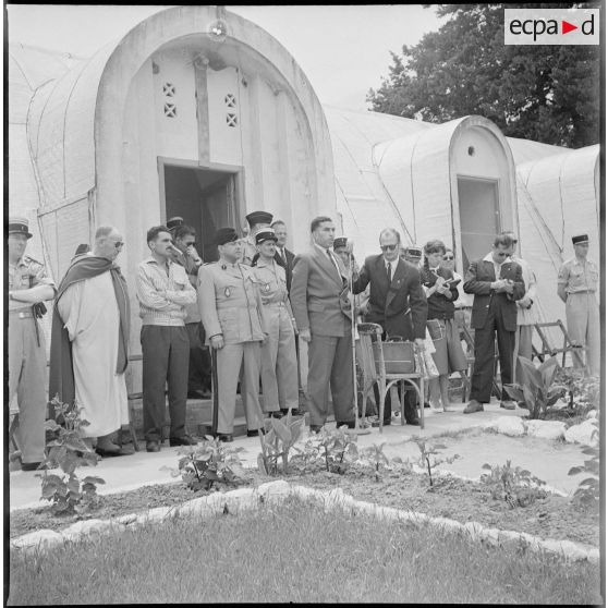 Libération de détenus du camp de Ben Aknoun. [Description en cours]