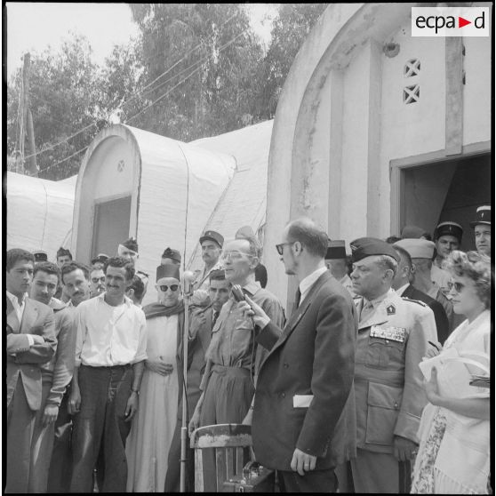 Libération de détenus du camp de Ben Aknoun. [Description en cours]