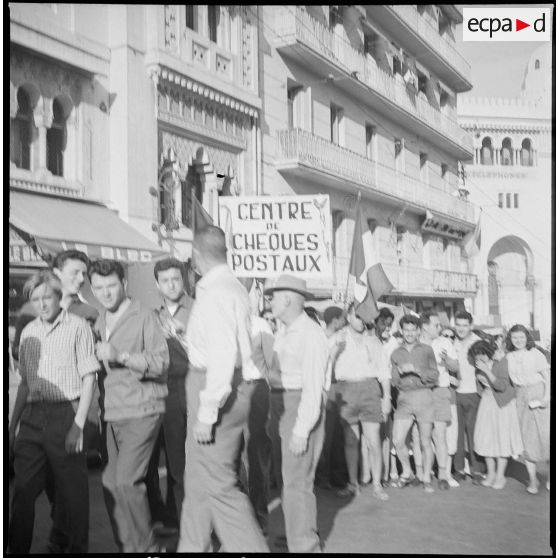 Manifestation du monde du travail à Alger. [Description en cours]