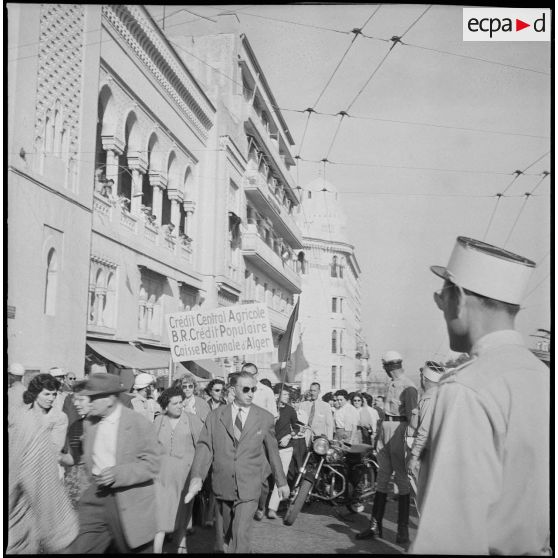 Manifestation du monde du travail à Alger. [Description en cours]