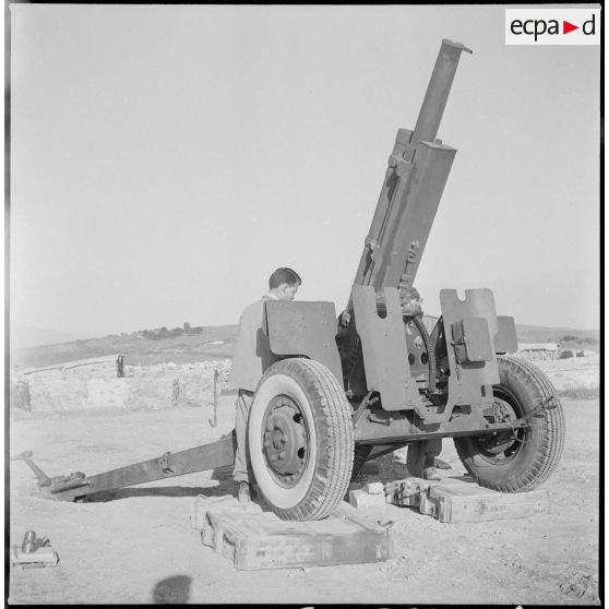 Présentation du dix-millième obus 105-h. [Description en cours]