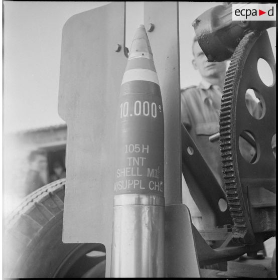 Présentation du dix-millième obus 105-h. [Description en cours]
