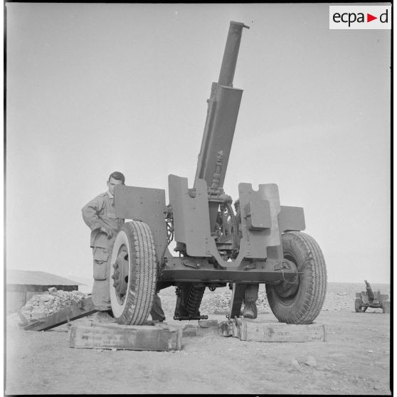 Présentation du dix-millième obus 105-h. [Description en cours]