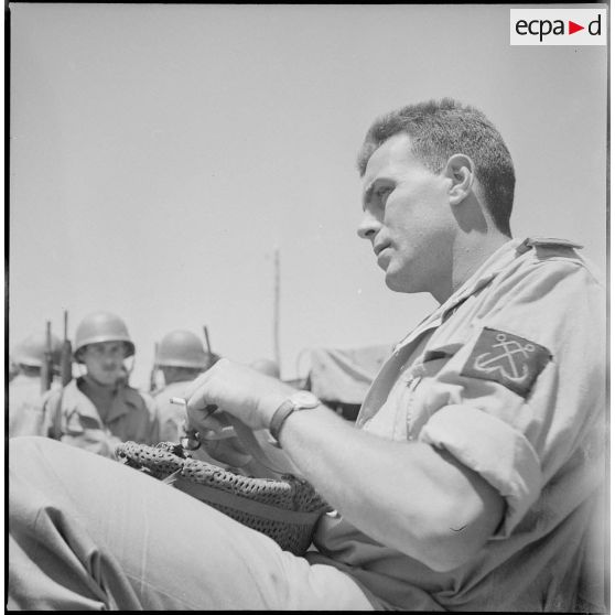 Vie quotidienne de fusiliers-marins. [Description en cours]