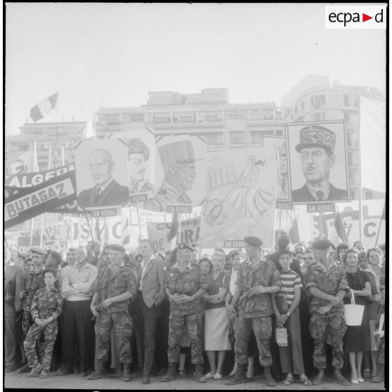 Manifestation d’employés du pétrole sur le forum d’Alger. [Description en cours]