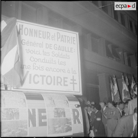 Manifestation nocturne d’anciens combattants à Alger. [Description en cours]