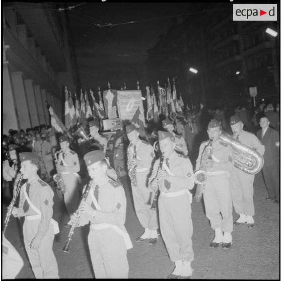 Manifestation nocturne d’anciens combattants à Alger. [Description en cours]