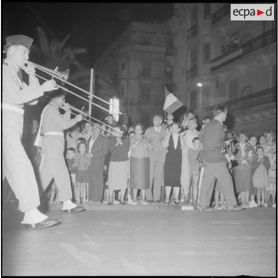 Manifestation nocturne d’anciens combattants à Alger. [Description en cours]