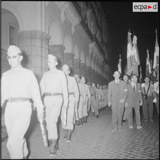 Manifestation nocturne d’anciens combattants à Alger. [Description en cours]