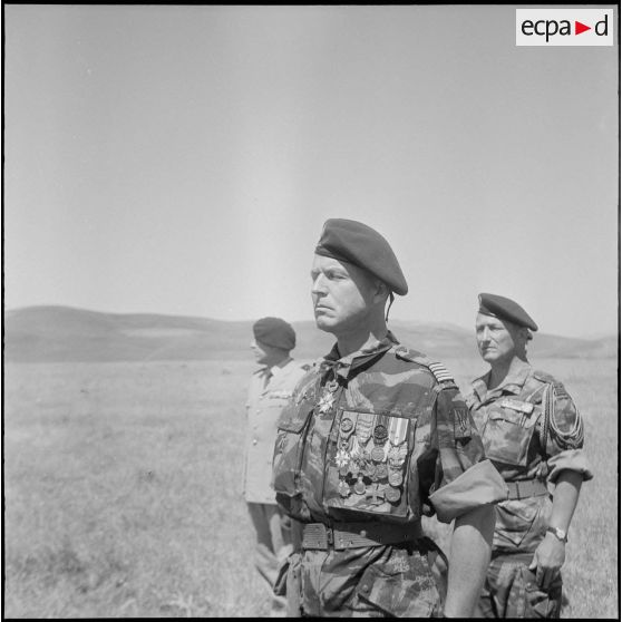 Passation de commandement au 13e RDP en Zone Est Algérois (ZEA). [Description en cours]