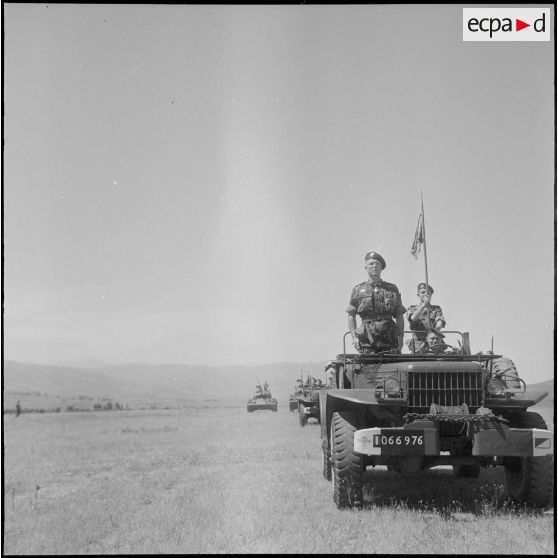 Passation de commandement au 13e RDP en Zone Est Algérois (ZEA). [Description en cours]