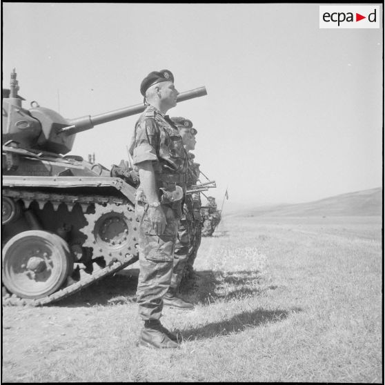 Passation de commandement au 13e RDP en Zone Est Algérois (ZEA). [Description en cours]