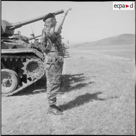 Passation de commandement au 13e RDP en Zone Est Algérois (ZEA). [Description en cours]