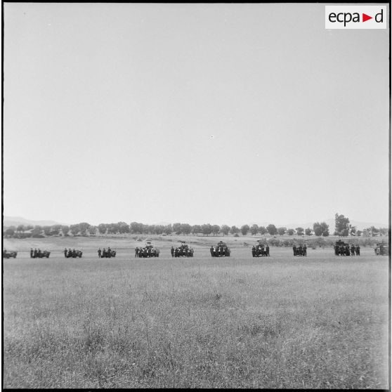 Passation de commandement au 13e RDP en Zone Est Algérois (ZEA). [Description en cours]