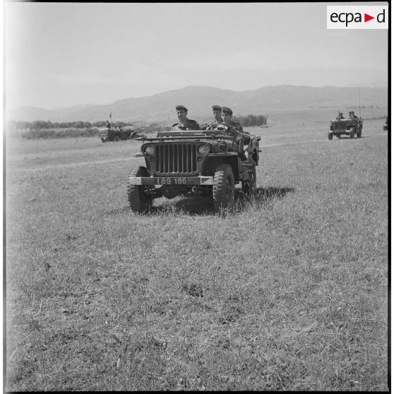 Passation de commandement au 13e RDP en Zone Est Algérois (ZEA). [Description en cours]