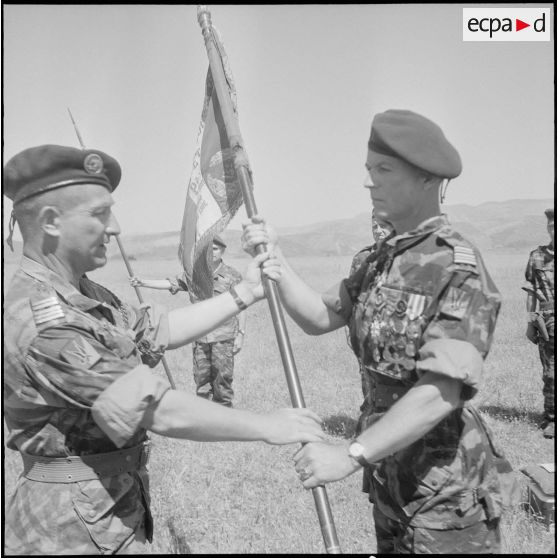 Passation de commandement au 13e RDP en Zone Est Algérois (ZEA). [Description en cours]