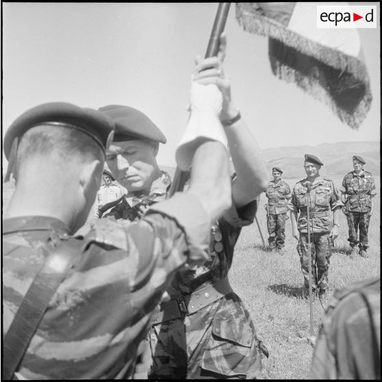 Passation de commandement au 13e RDP en Zone Est Algérois (ZEA). [Description en cours]