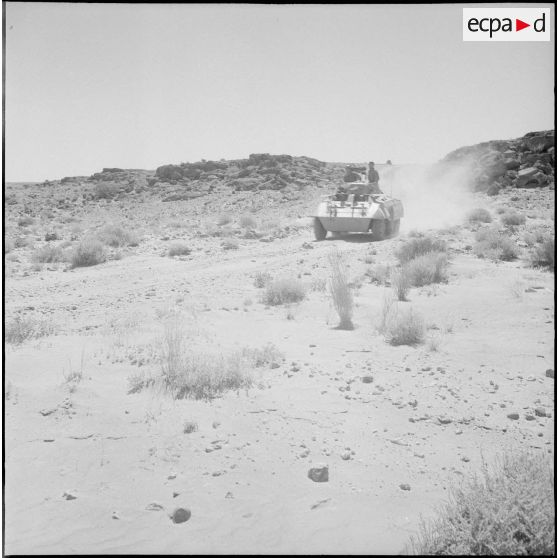 Opération dans le désert. [Description en cours]