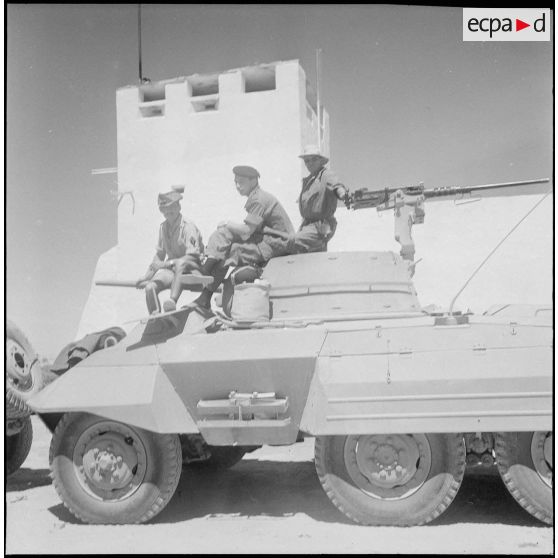 Opération dans le désert. [Description en cours]