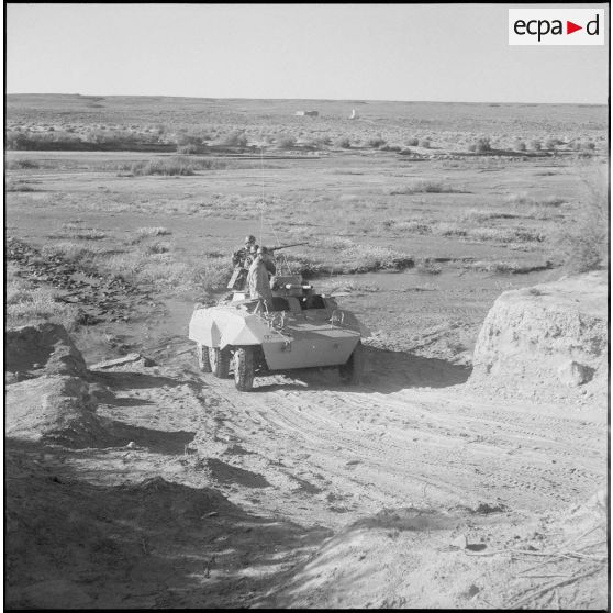 Opération dans le désert. [Description en cours]
