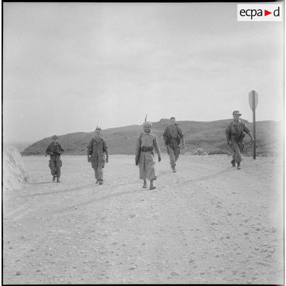 Activités quotidiennes dans le désert. [Description en cours]