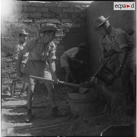 Campement militaire dans le désert. [Description en cours]