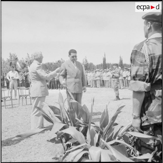 Cérémonie funéraire au 1er REP. [Description en cours]