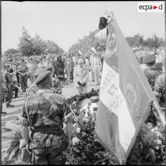 Cérémonie funéraire au 1er REP. [Description en cours]
