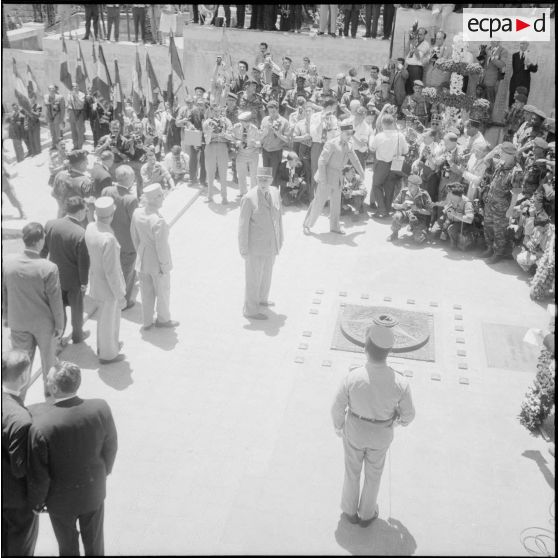 Défilé du général de Gaulle à Alger. [Description en cours]