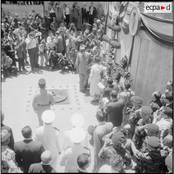 Défilé du général de Gaulle à Alger. [Description en cours]