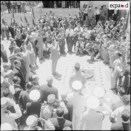Défilé du général de Gaulle à Alger. [Description en cours]