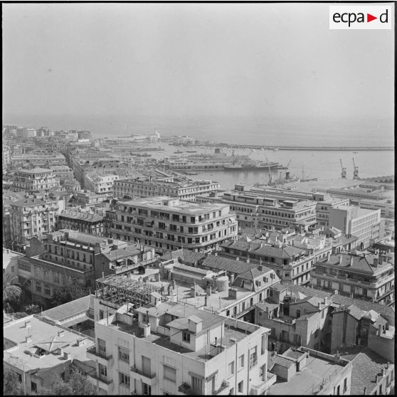 Alger. Vue aérienne du port.