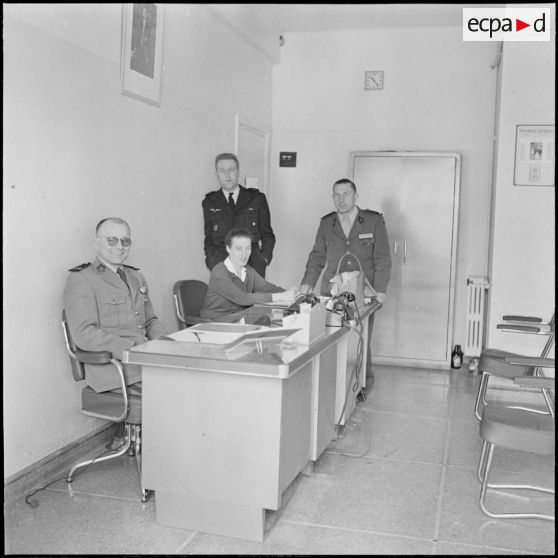 Alger. Etat-Major Interarmées (EMI). Des autorités à leurs bureaux.