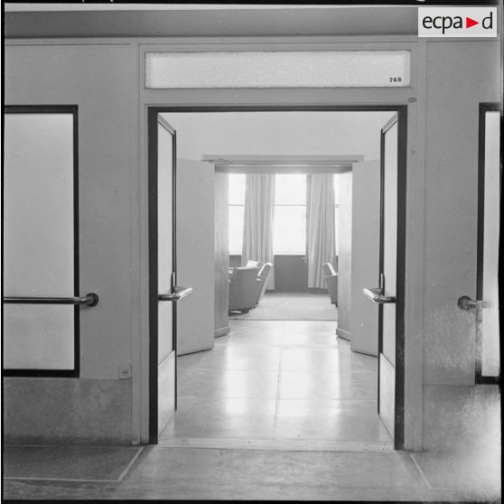 Alger. Gouvernement général. Bureau.